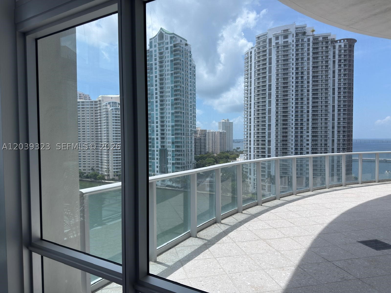 300 S Biscayne Blvd #T-3703, Miami FL 33131