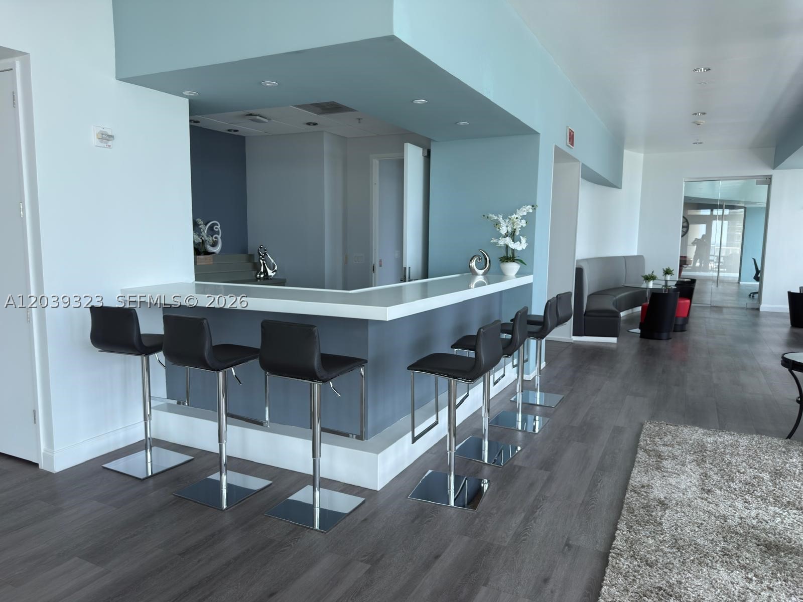 300 S Biscayne Blvd #T-3703, Miami FL 33131