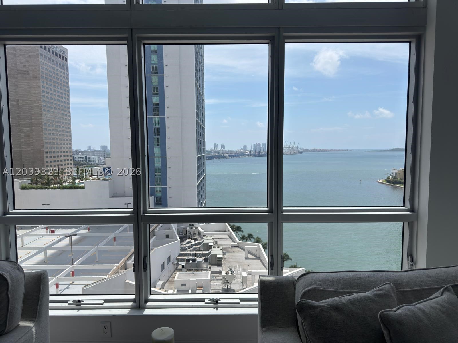 300 S Biscayne Blvd #T-3703, Miami FL 33131