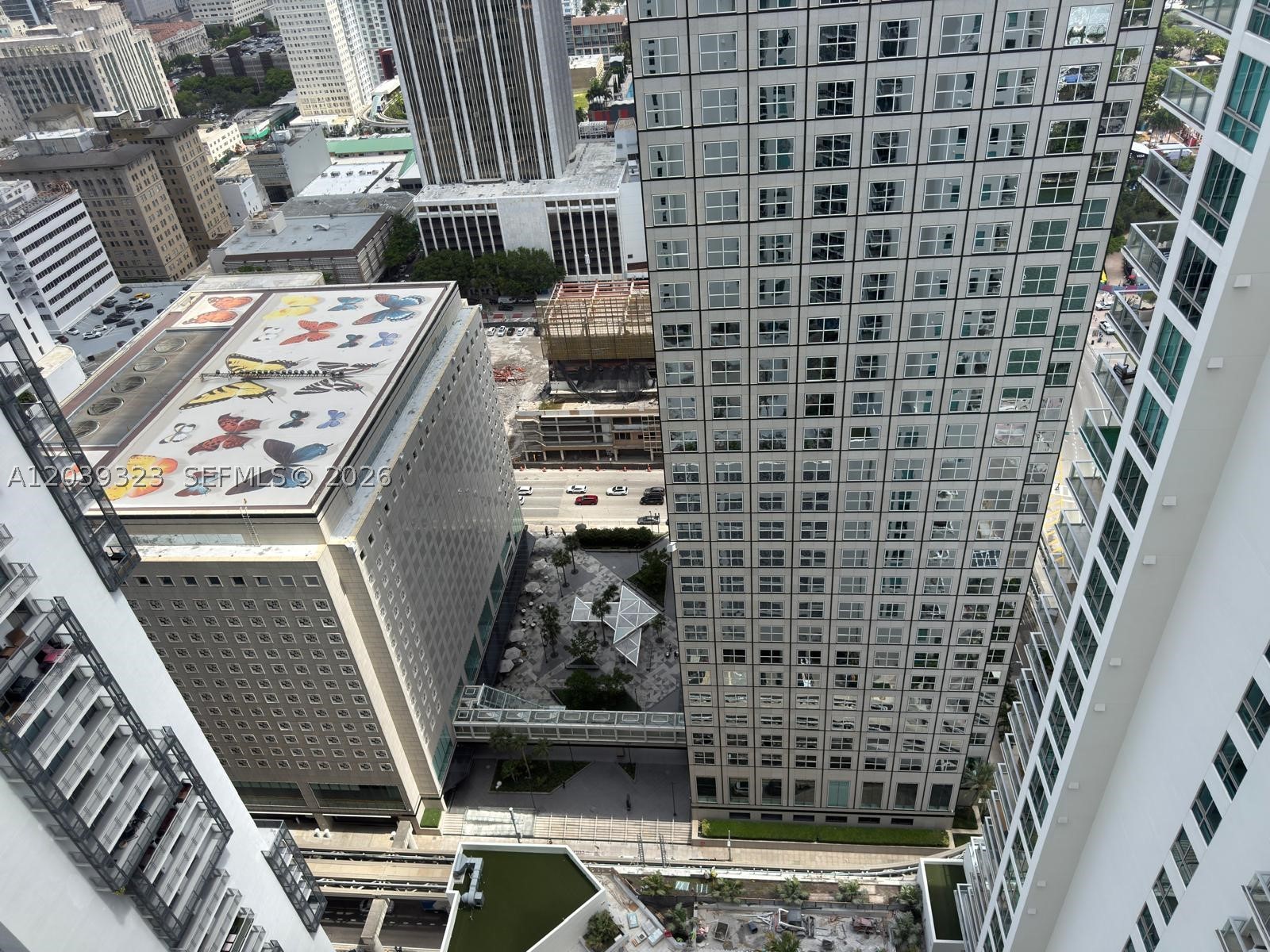 300 S Biscayne Blvd #T-3703, Miami FL 33131
