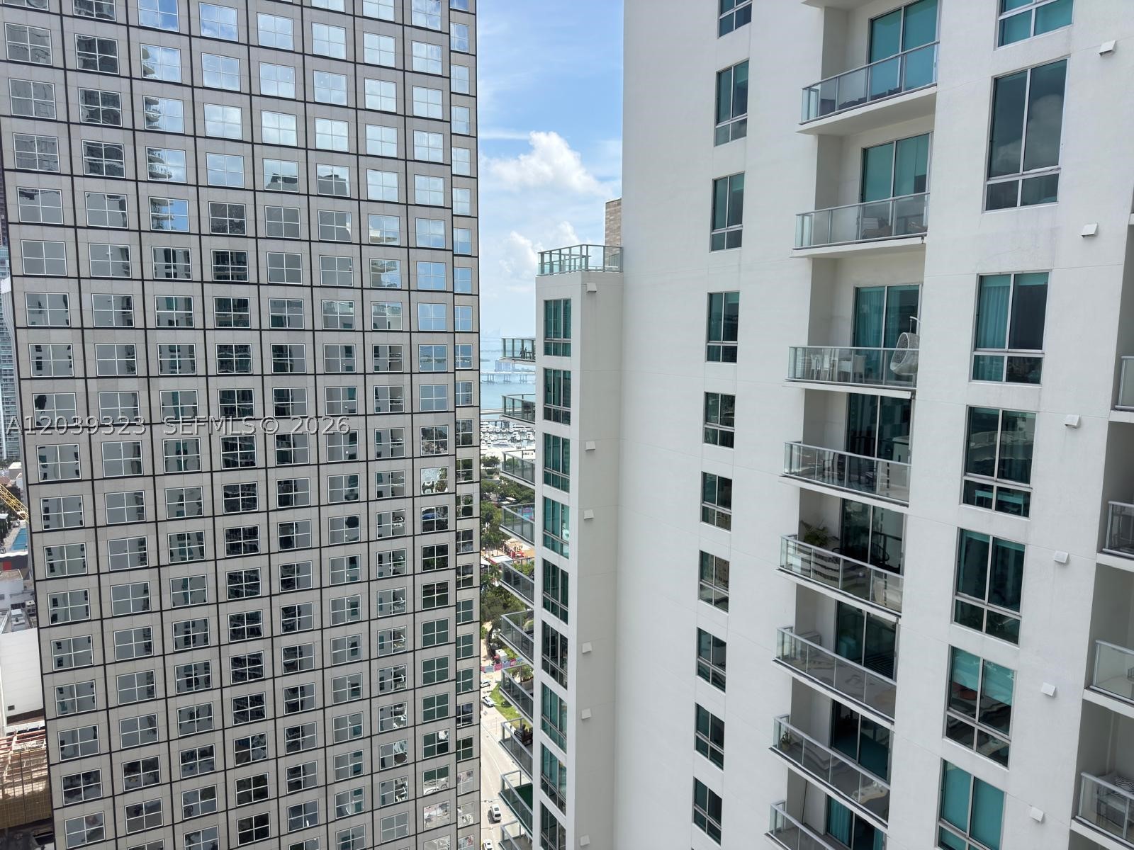 300 S Biscayne Blvd #T-3703, Miami FL 33131