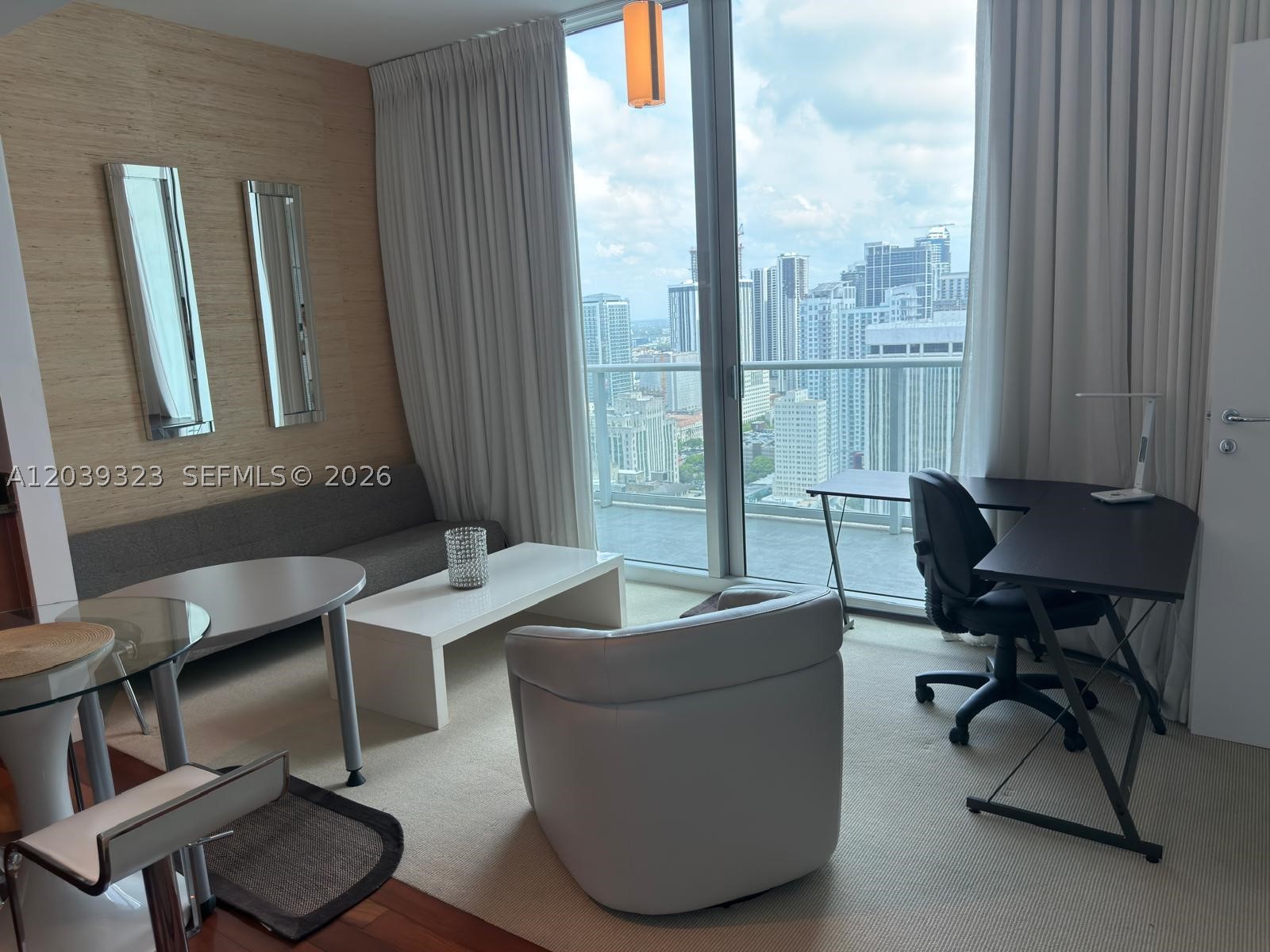 300 S Biscayne Blvd #T-3703, Miami FL 33131