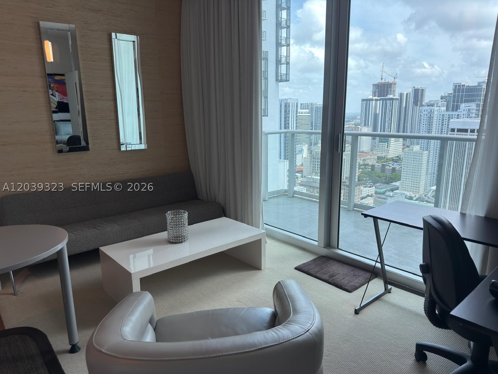 300 S Biscayne Blvd #T-3703, Miami FL 33131