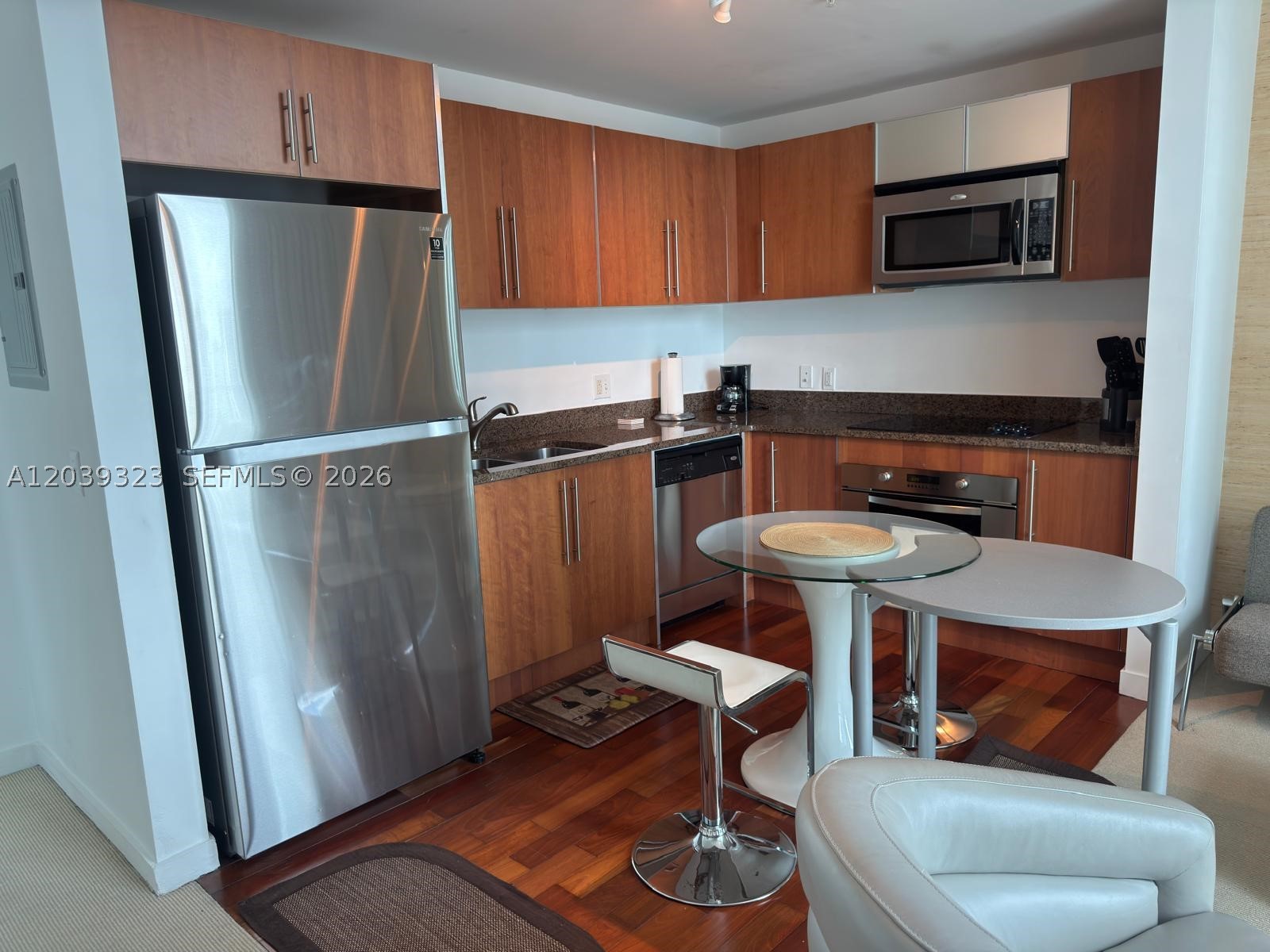 300 S Biscayne Blvd #T-3703, Miami FL 33131