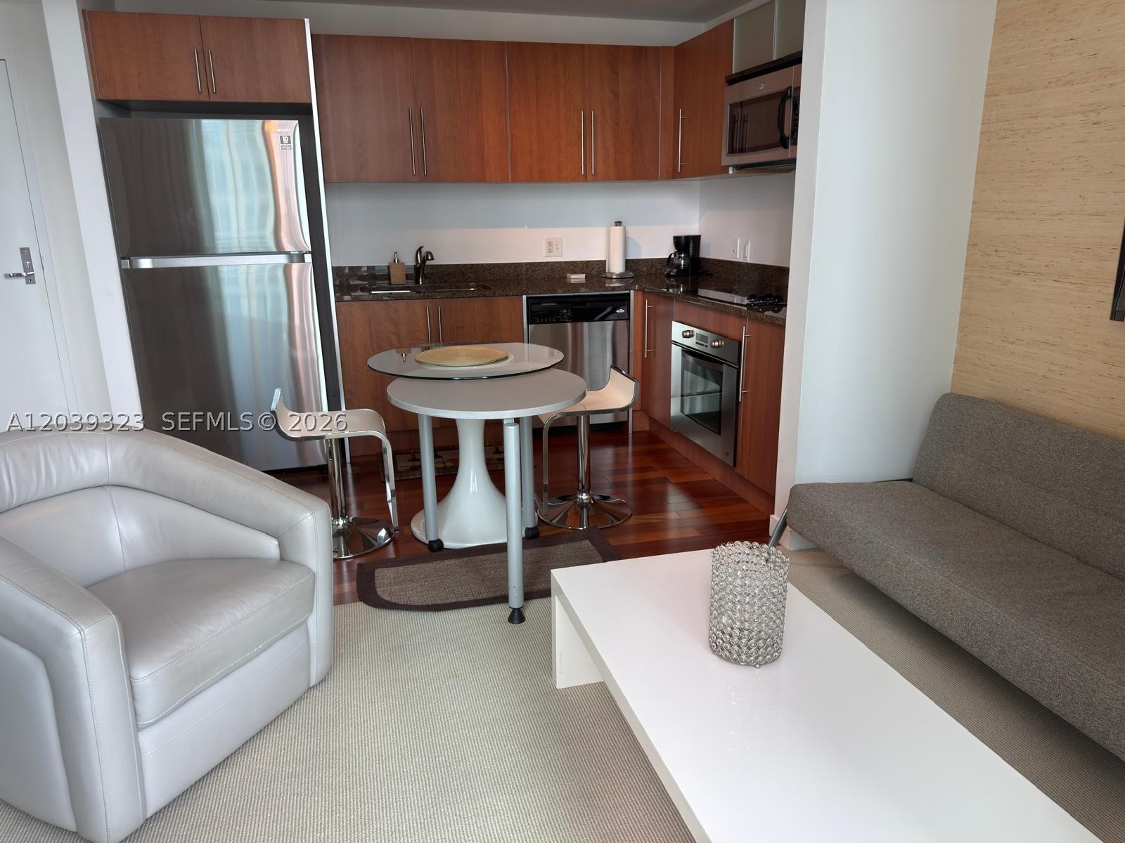 300 S Biscayne Blvd #T-3703, Miami FL 33131
