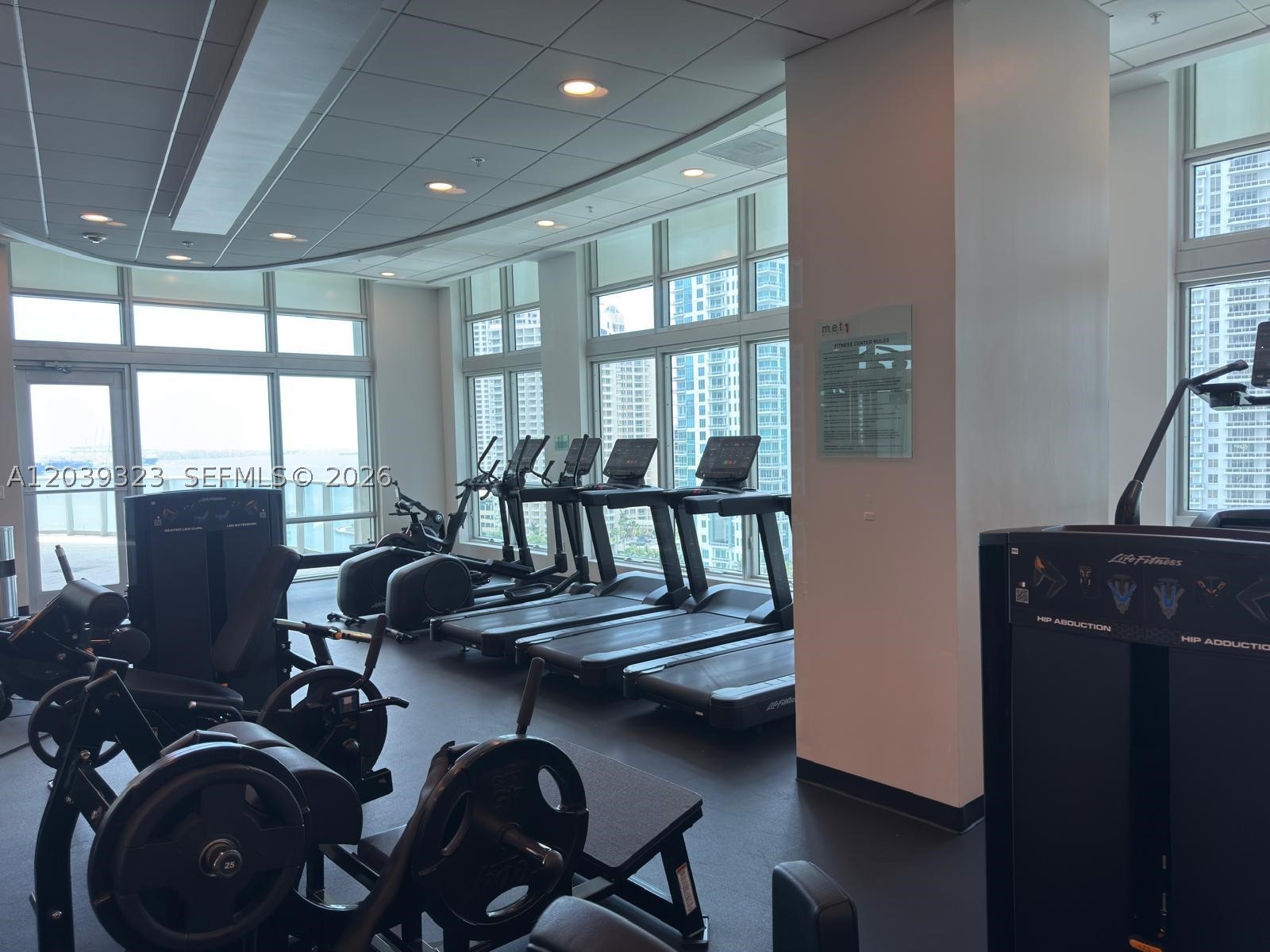 300 S Biscayne Blvd #T-3703, Miami FL 33131