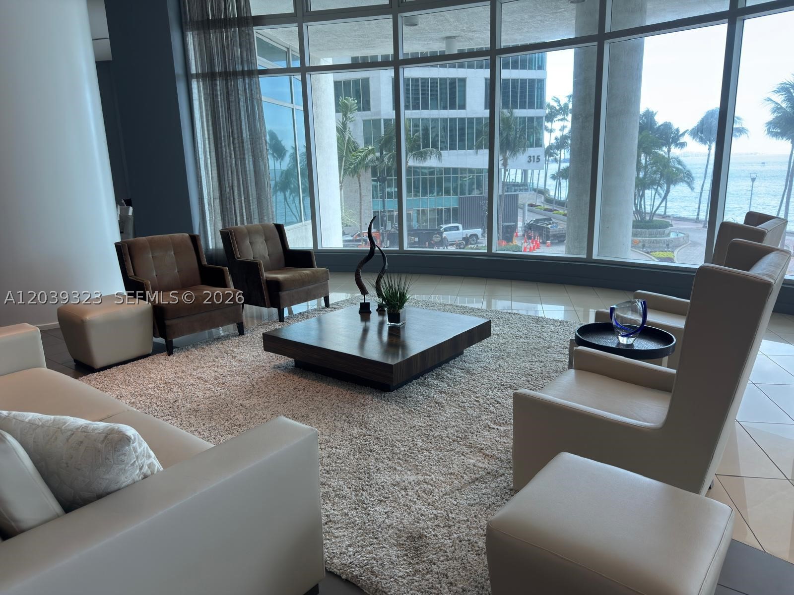 300 S Biscayne Blvd #T-3703, Miami FL 33131