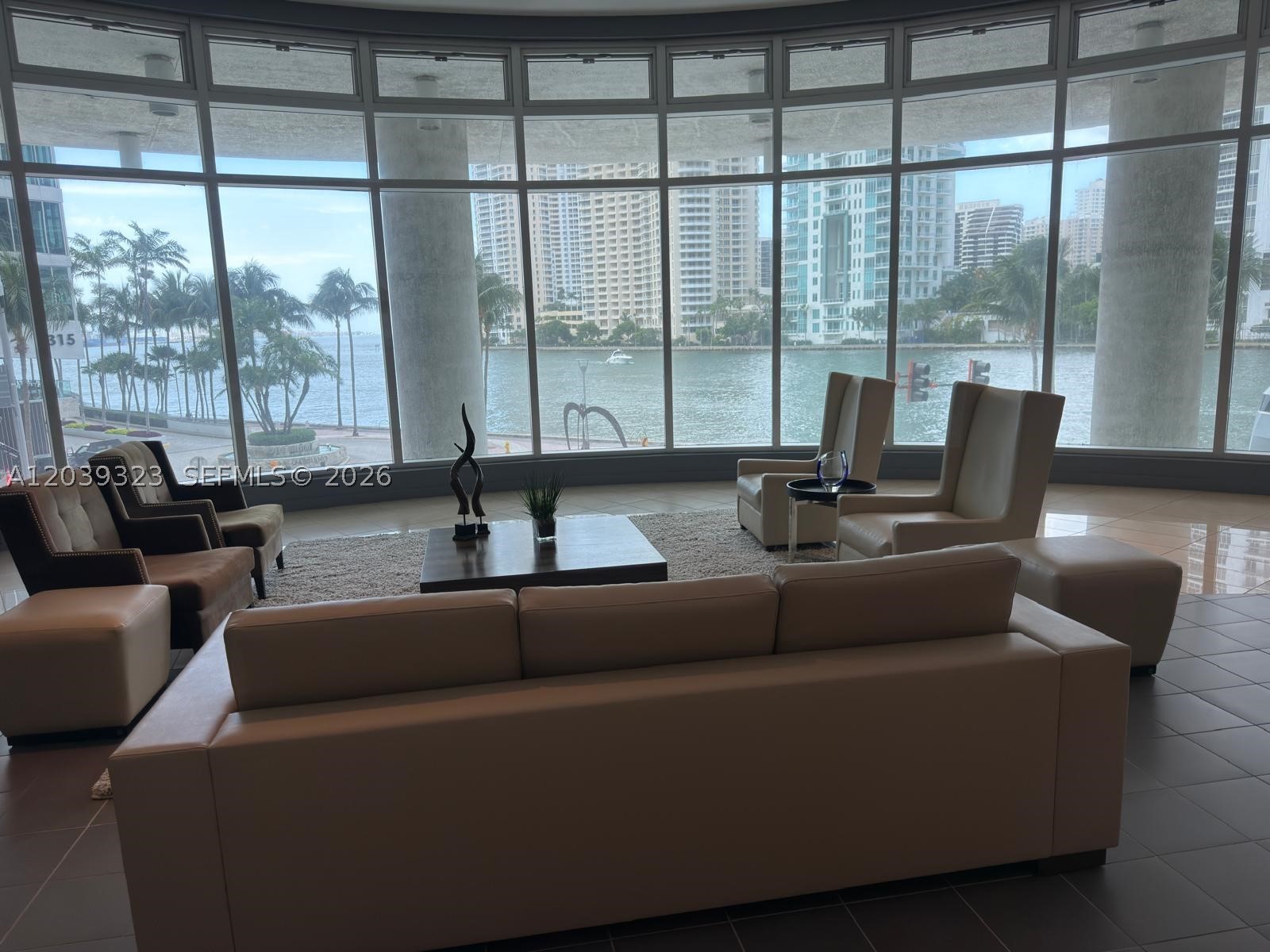 300 S Biscayne Blvd #T-3703, Miami FL 33131