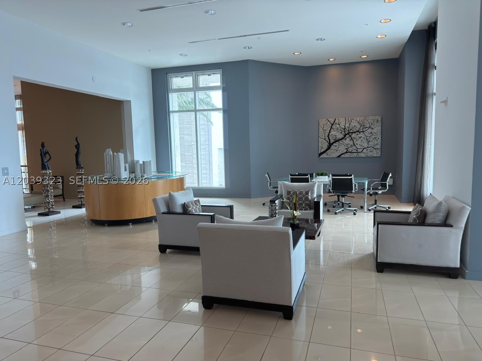 300 S Biscayne Blvd #T-3703, Miami FL 33131