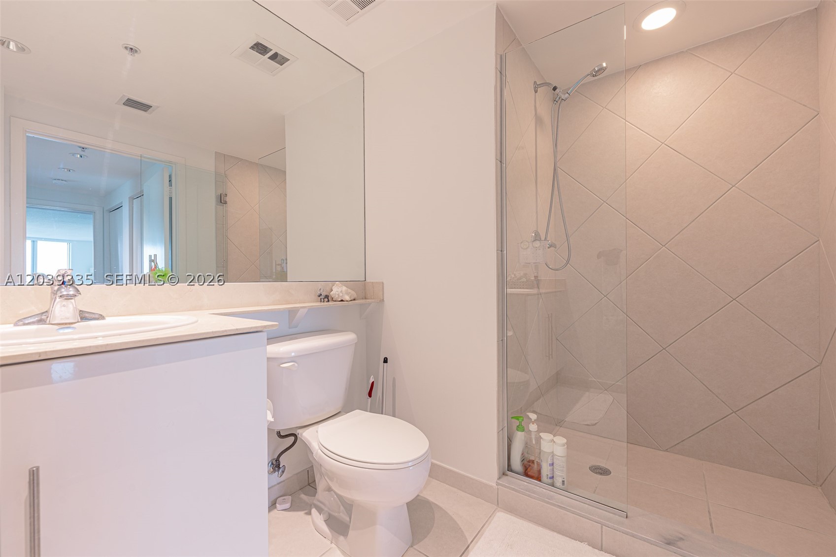 335 S Biscayne Blvd #1009, Miami FL 33131