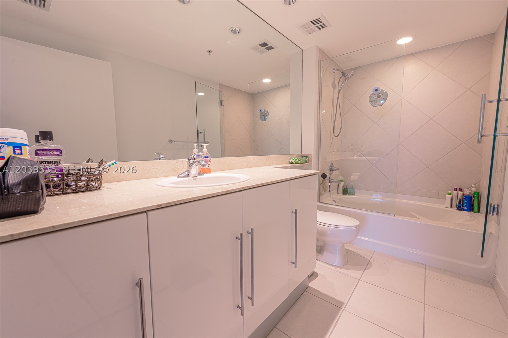 335 S Biscayne Blvd #1009, Miami FL 33131
