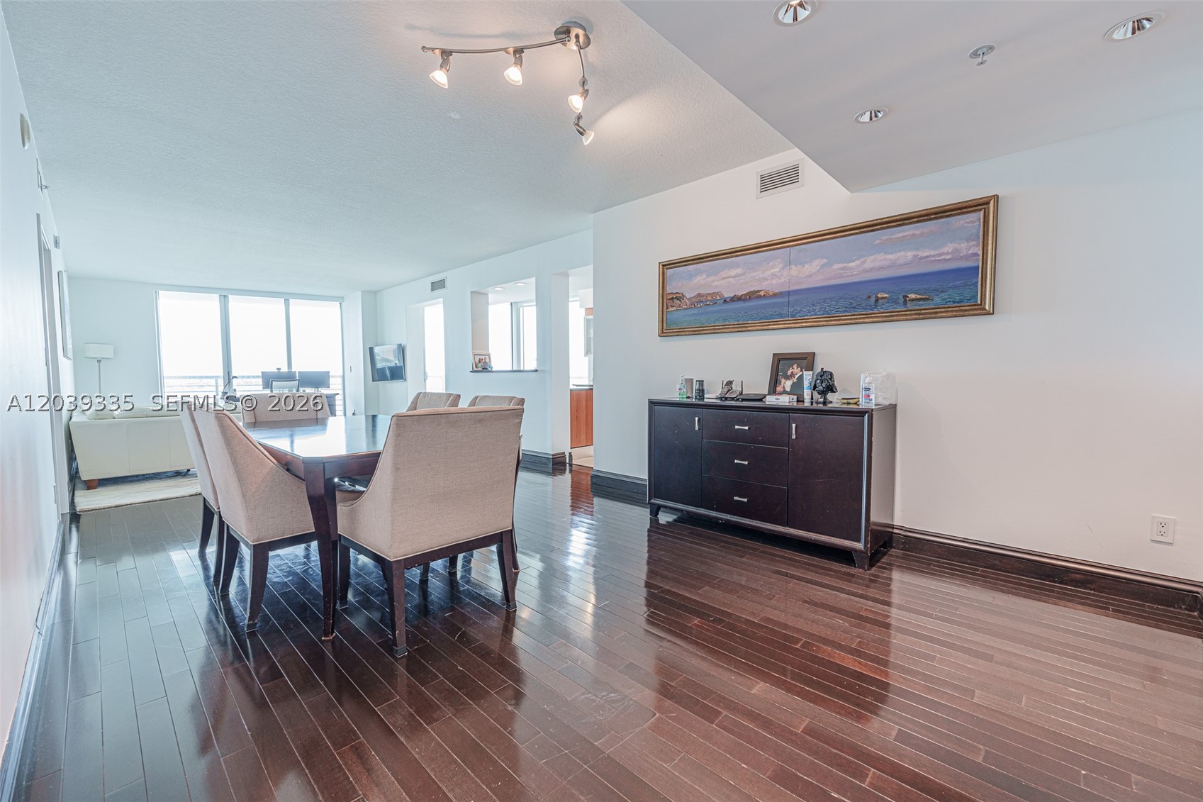 335 S Biscayne Blvd #1009, Miami FL 33131