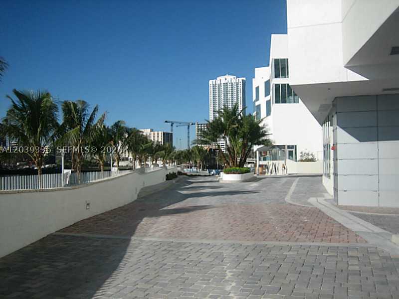 325 S BISCAYNE BLVD #4122, Miami FL 33131