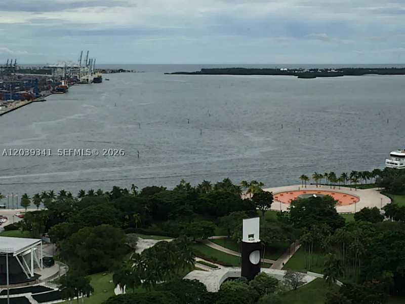 Miami FL 33132 - A12039341