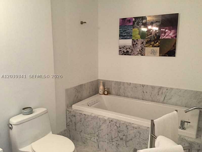 Miami FL 33132 - A12039341