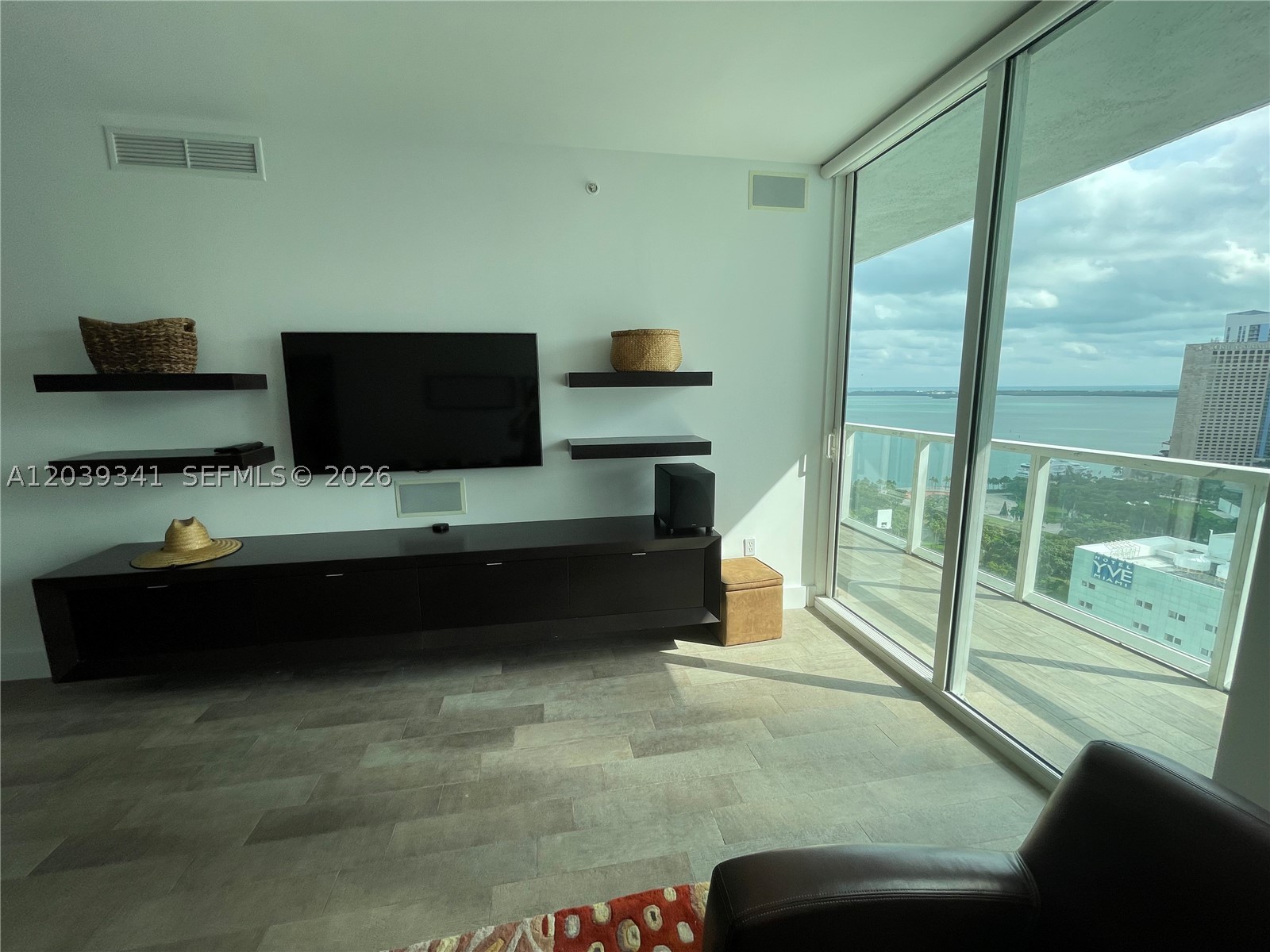Miami FL 33132 - A12039341