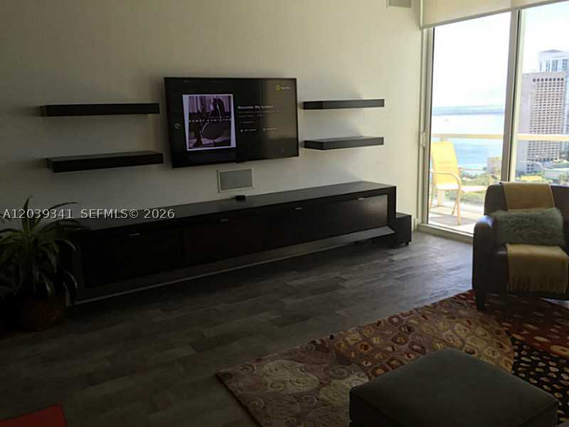 Miami FL 33132 - A12039341