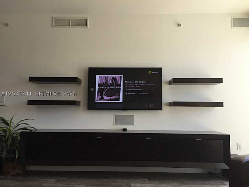 Miami FL 33132 - A12039341