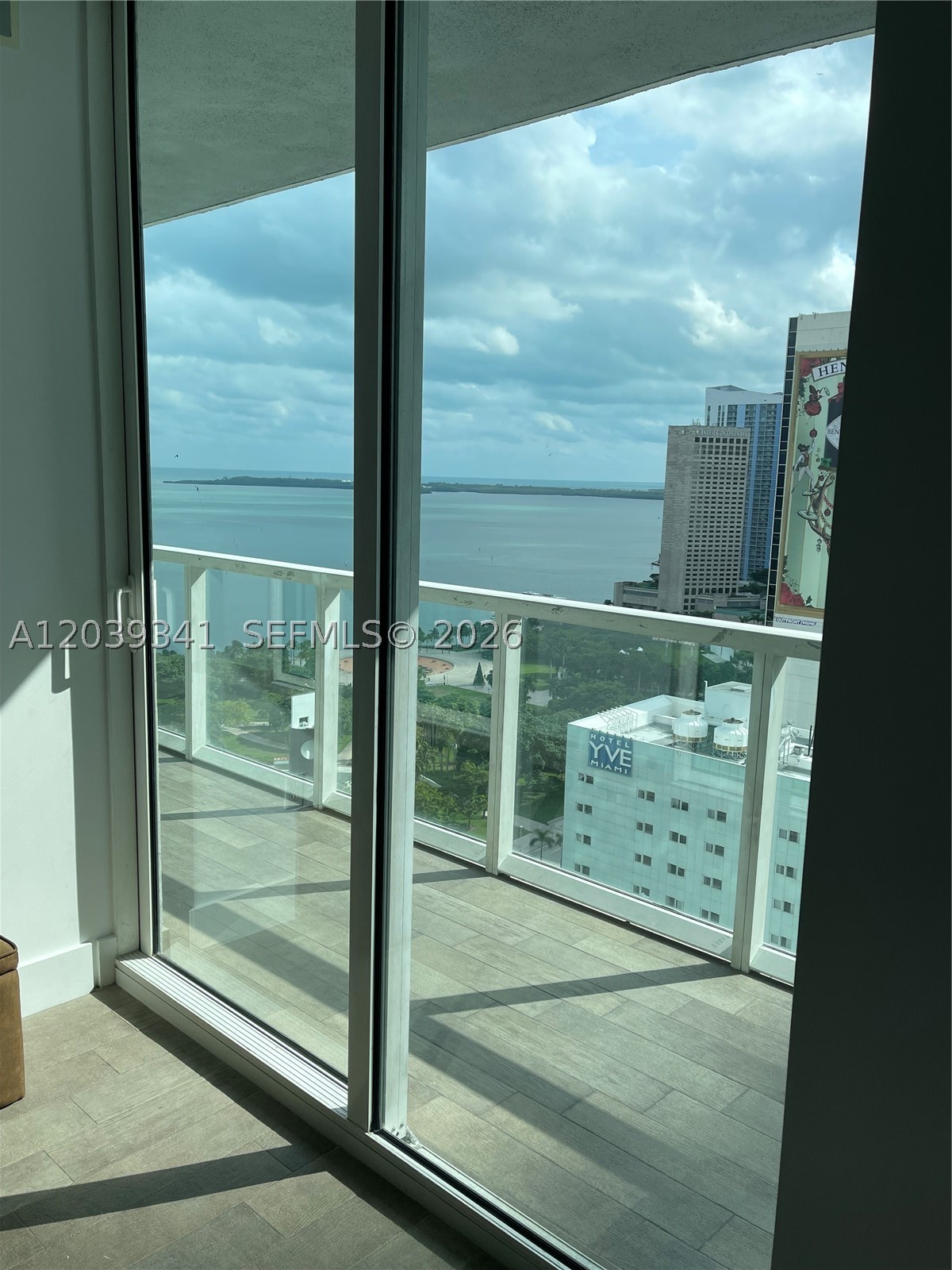 Miami FL 33132 - A12039341