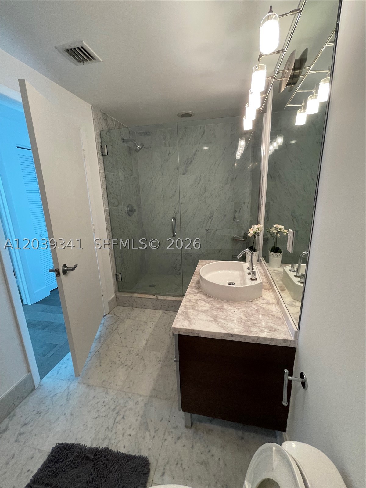 Miami FL 33132 - A12039341