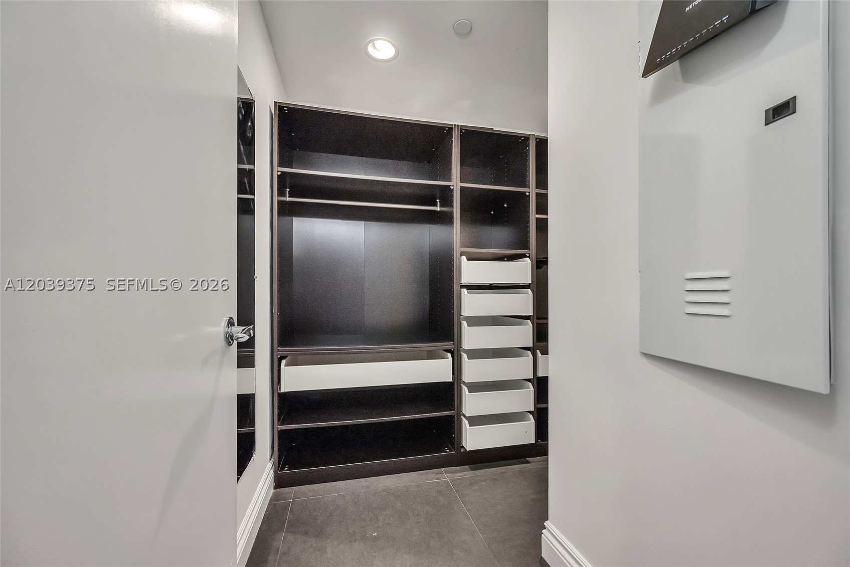 2950 NE 188th St #303, Aventura FL 33180