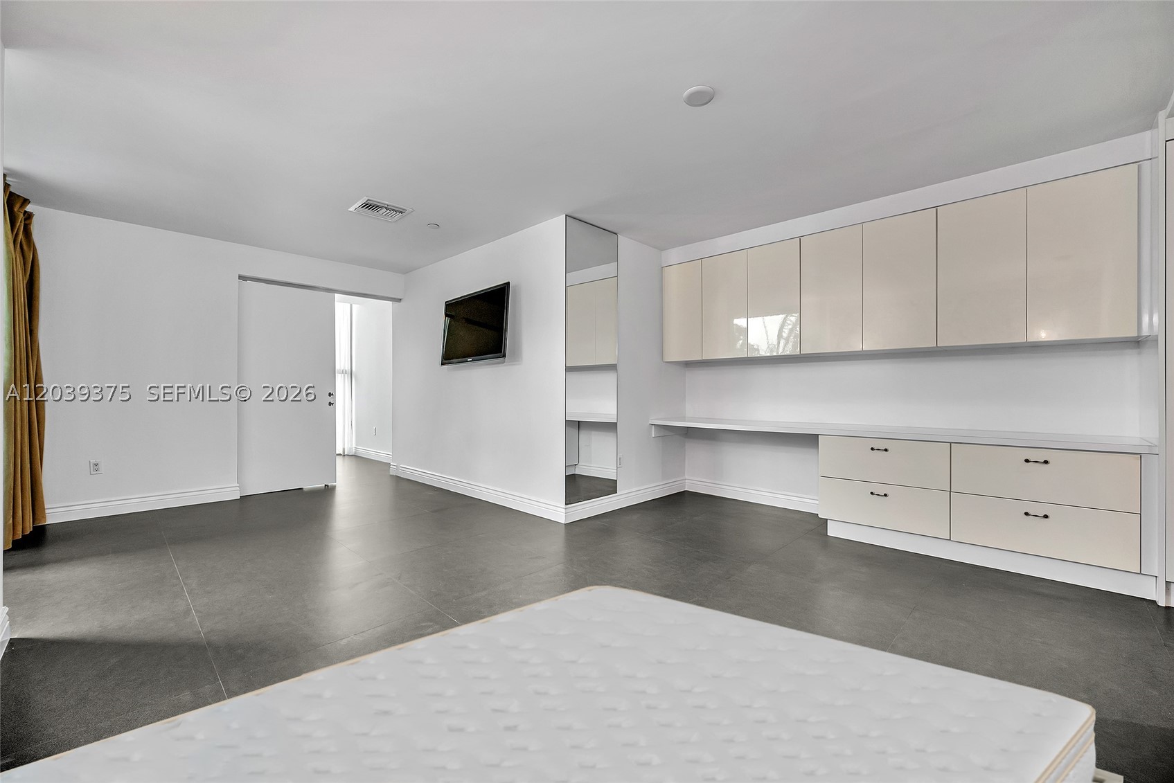 2950 NE 188th St #303, Aventura FL 33180