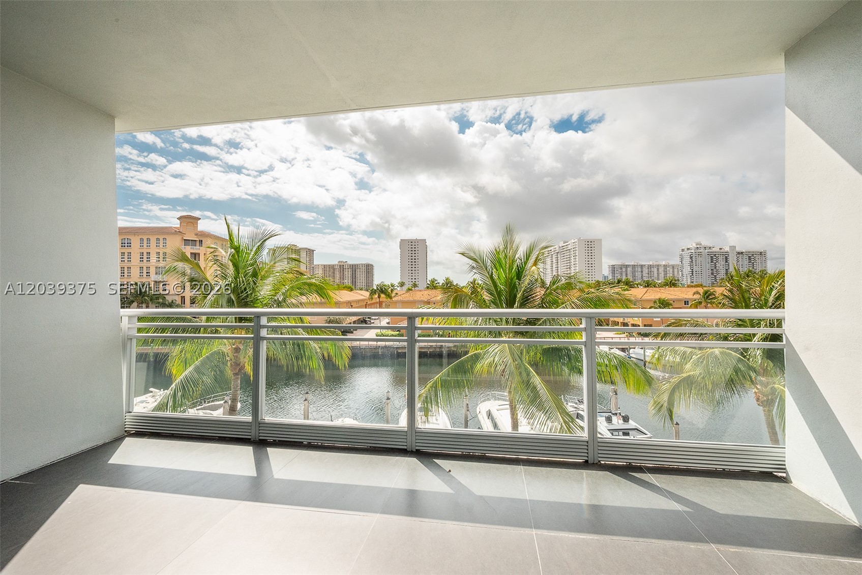 2950 NE 188th St #303, Aventura FL 33180