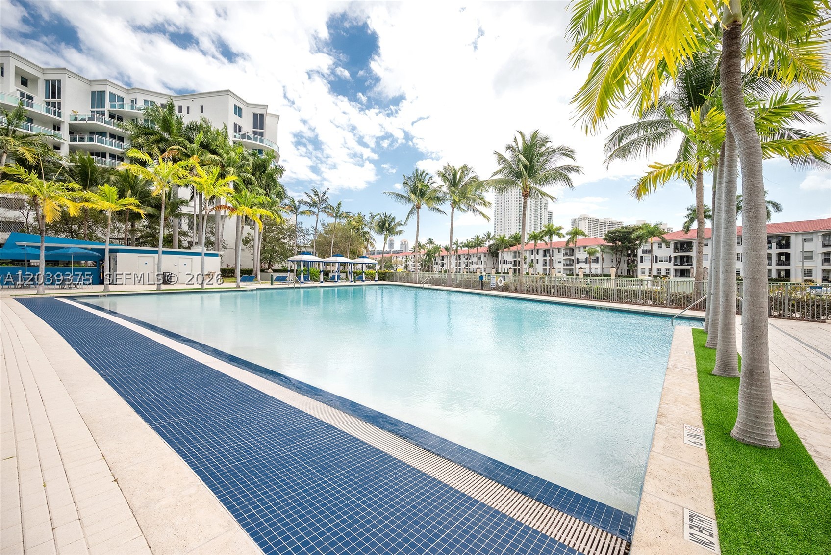 2950 NE 188th St #303, Aventura FL 33180