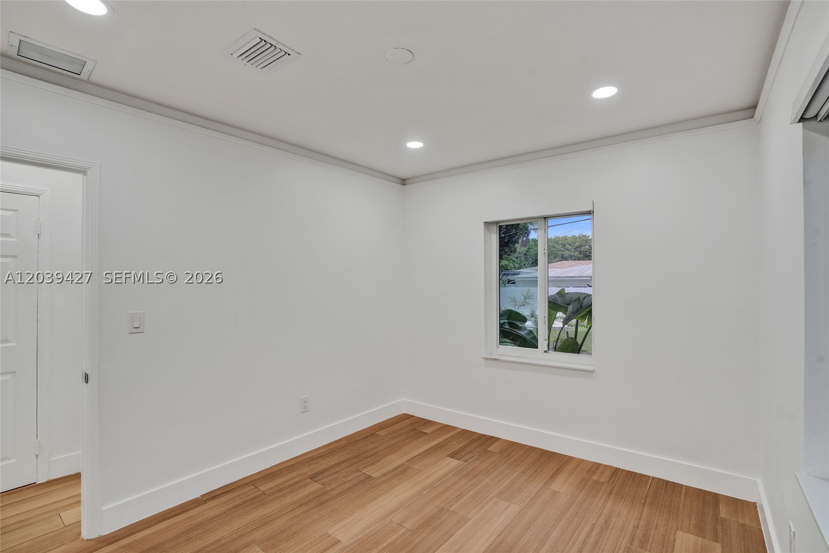 213 NE 43rd St #213, Miami FL 33137