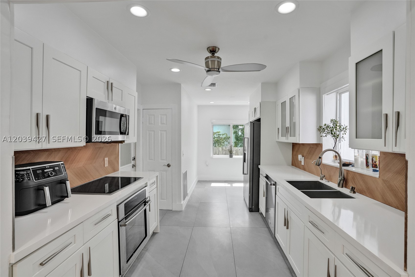 213 NE 43rd St #213, Miami FL 33137