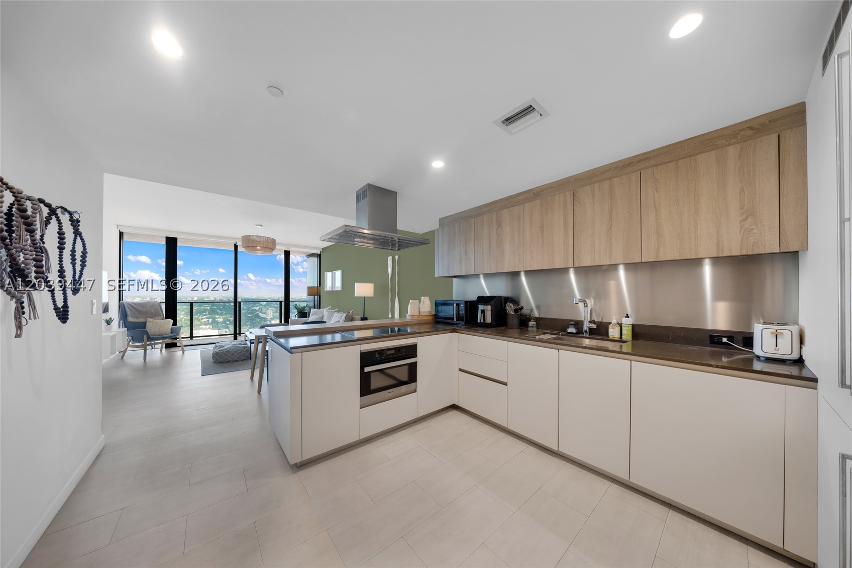 1000 Brickell Plz #4704, Miami FL 33131