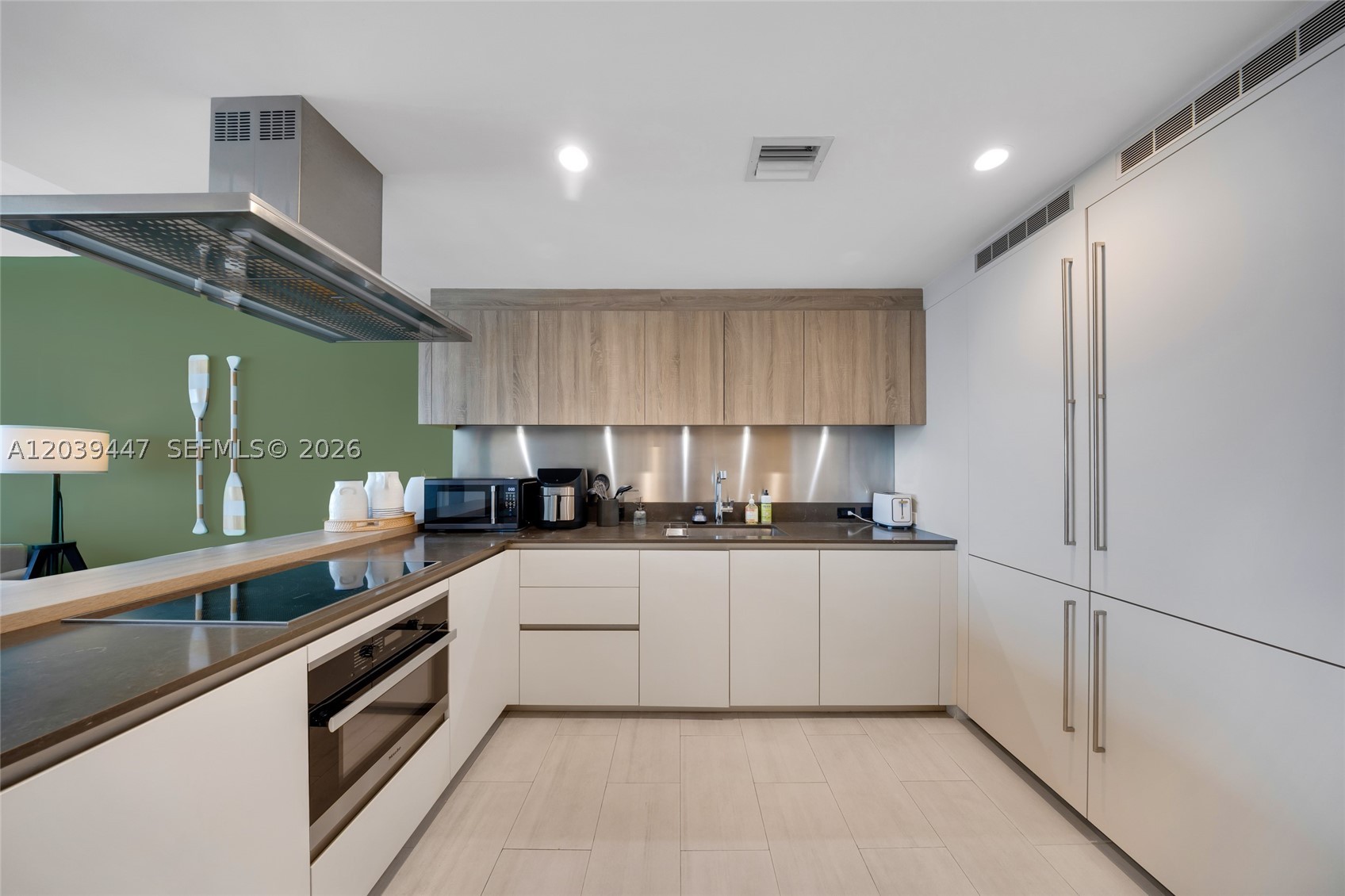 1000 Brickell Plz #4704, Miami FL 33131