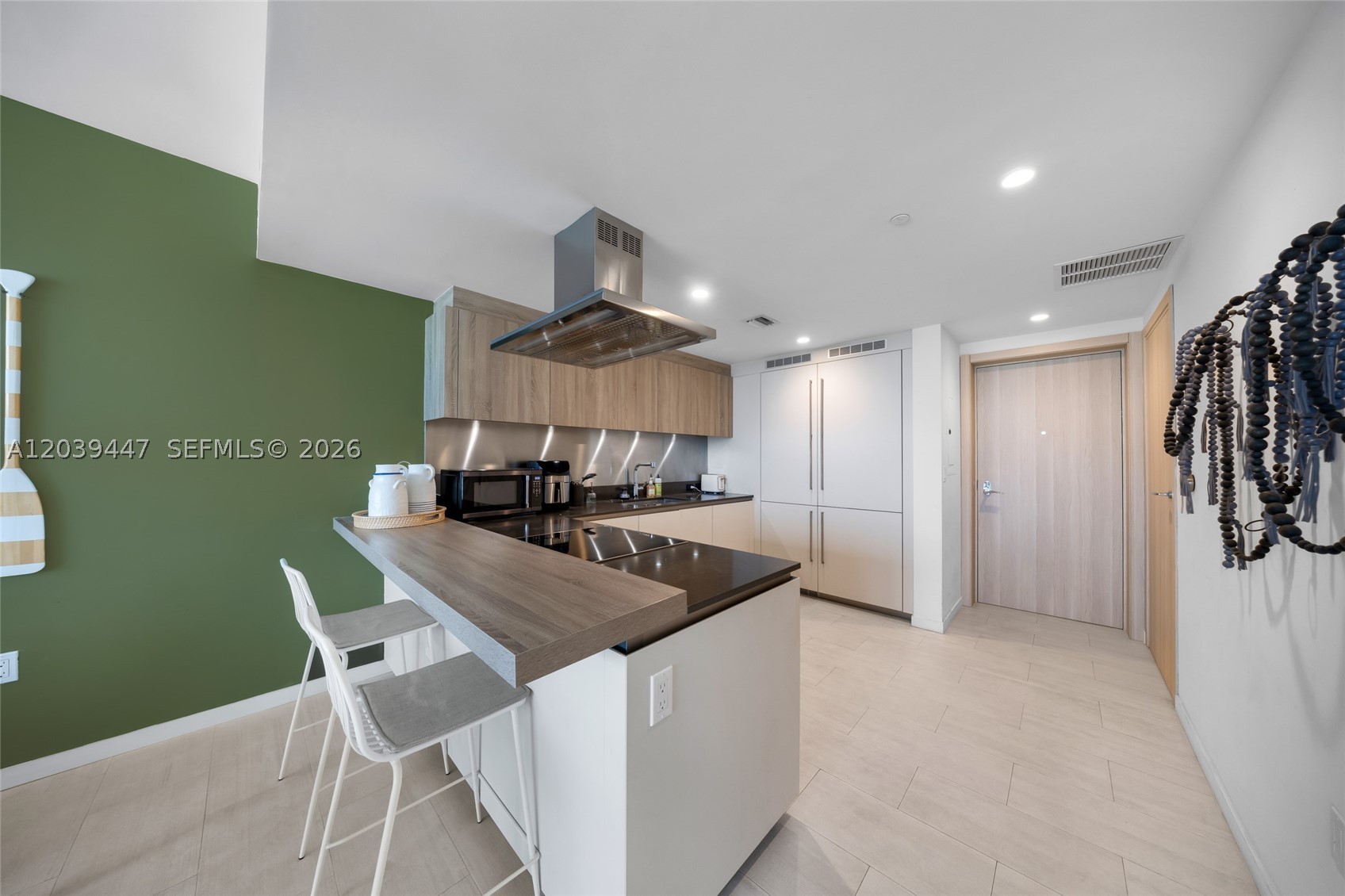 1000 Brickell Plz #4704, Miami FL 33131