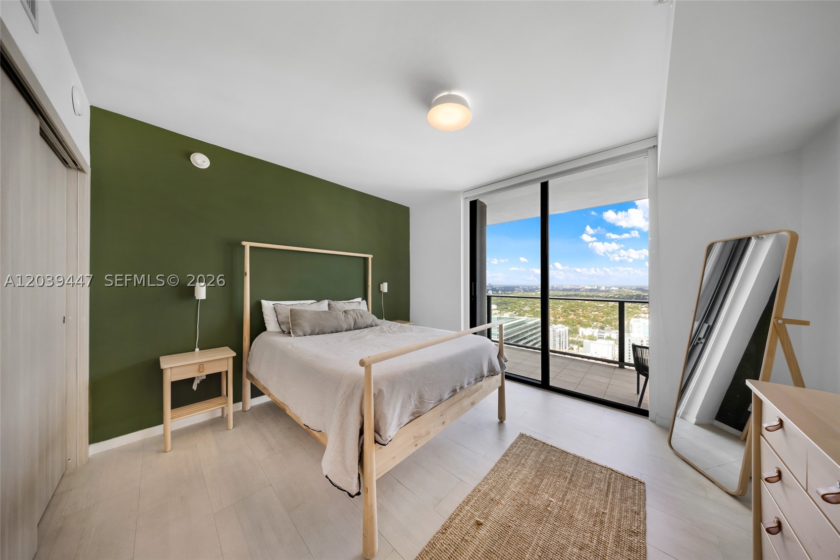 1000 Brickell Plz #4704, Miami FL 33131
