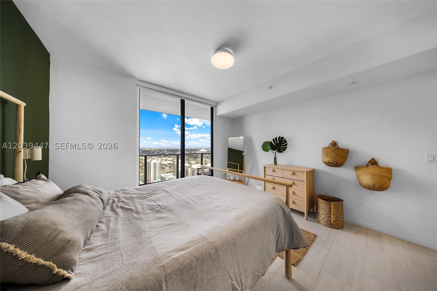 1000 Brickell Plz #4704, Miami FL 33131