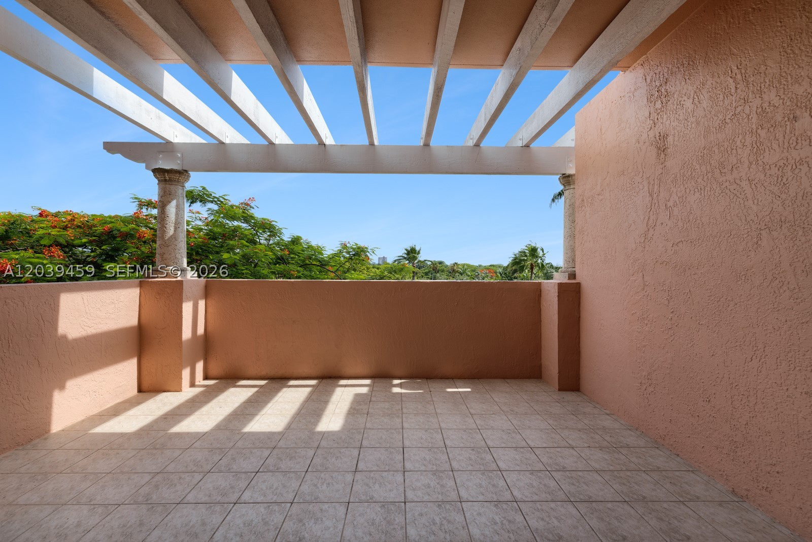 10 Edgewater Dr #4H, Coral Gables FL 33133