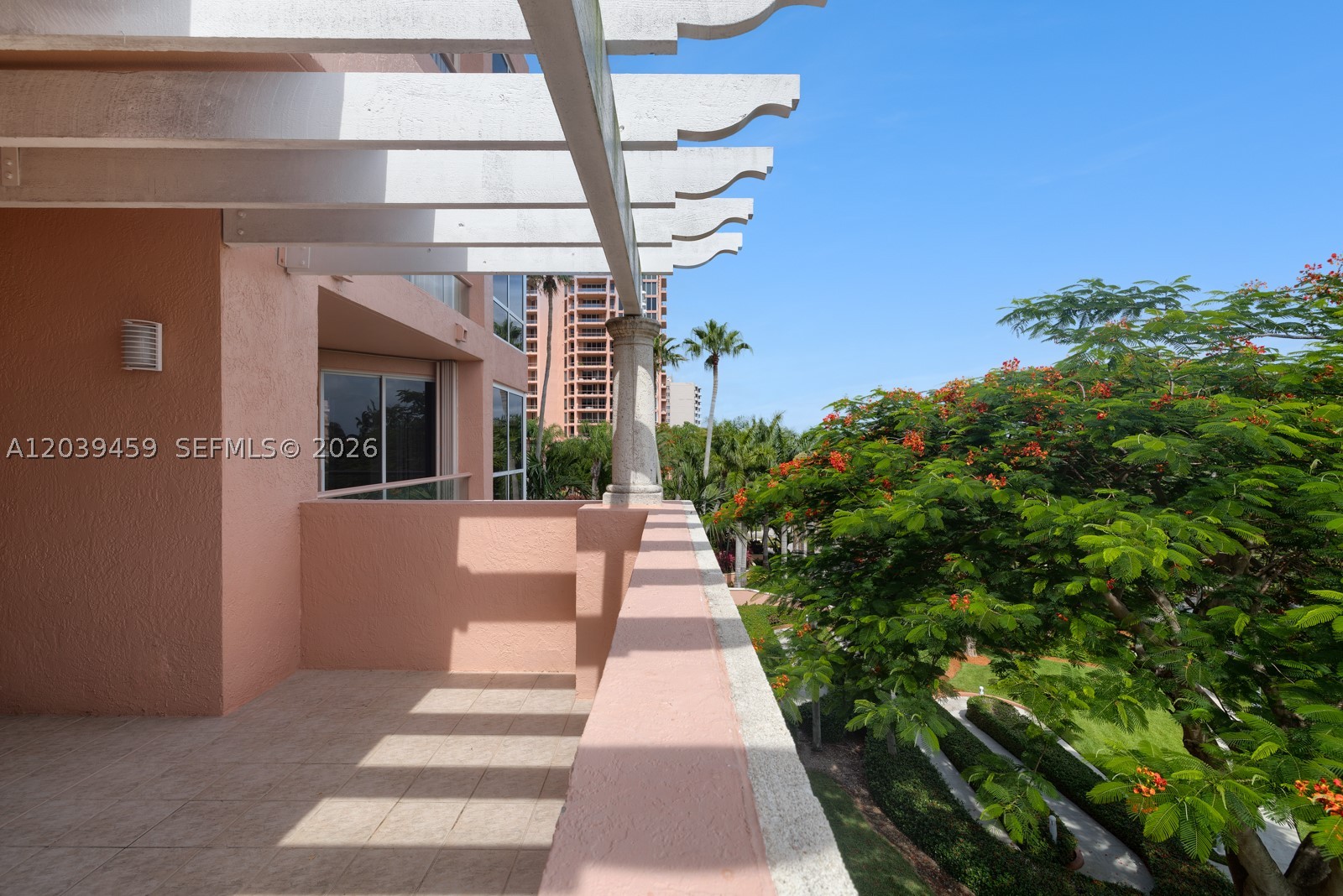 10 Edgewater Dr #4H, Coral Gables FL 33133