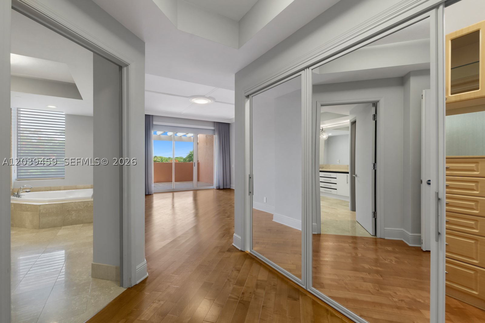10 Edgewater Dr #4H, Coral Gables FL 33133