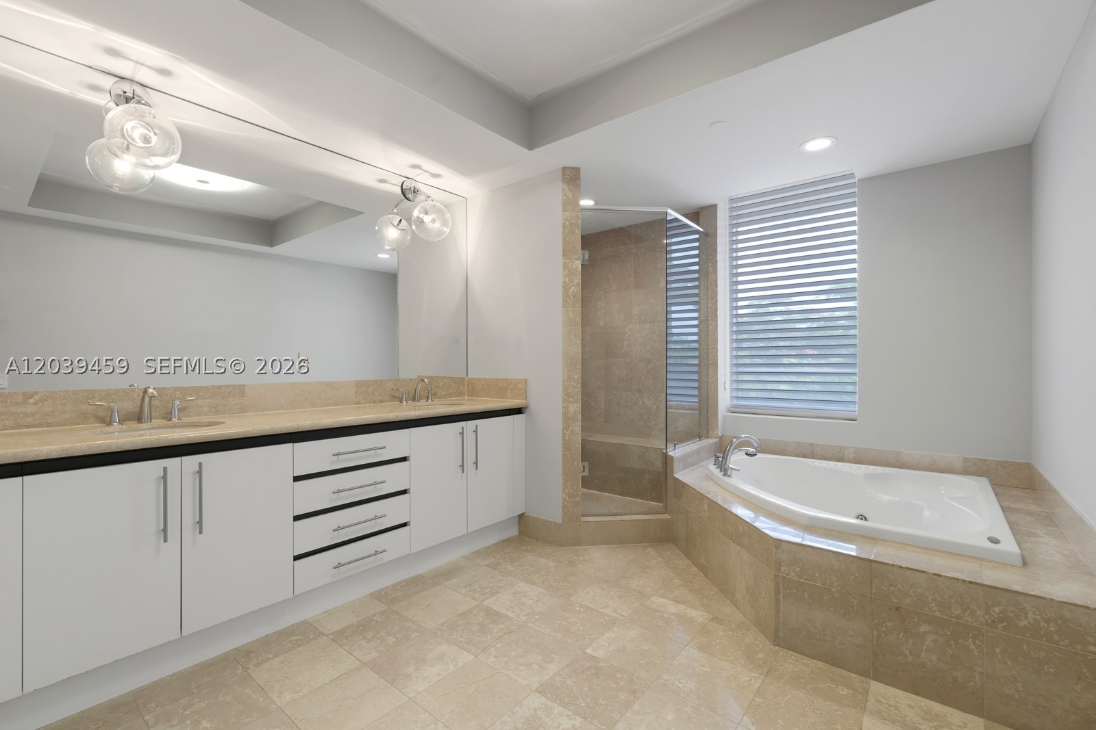 10 Edgewater Dr #4H, Coral Gables FL 33133
