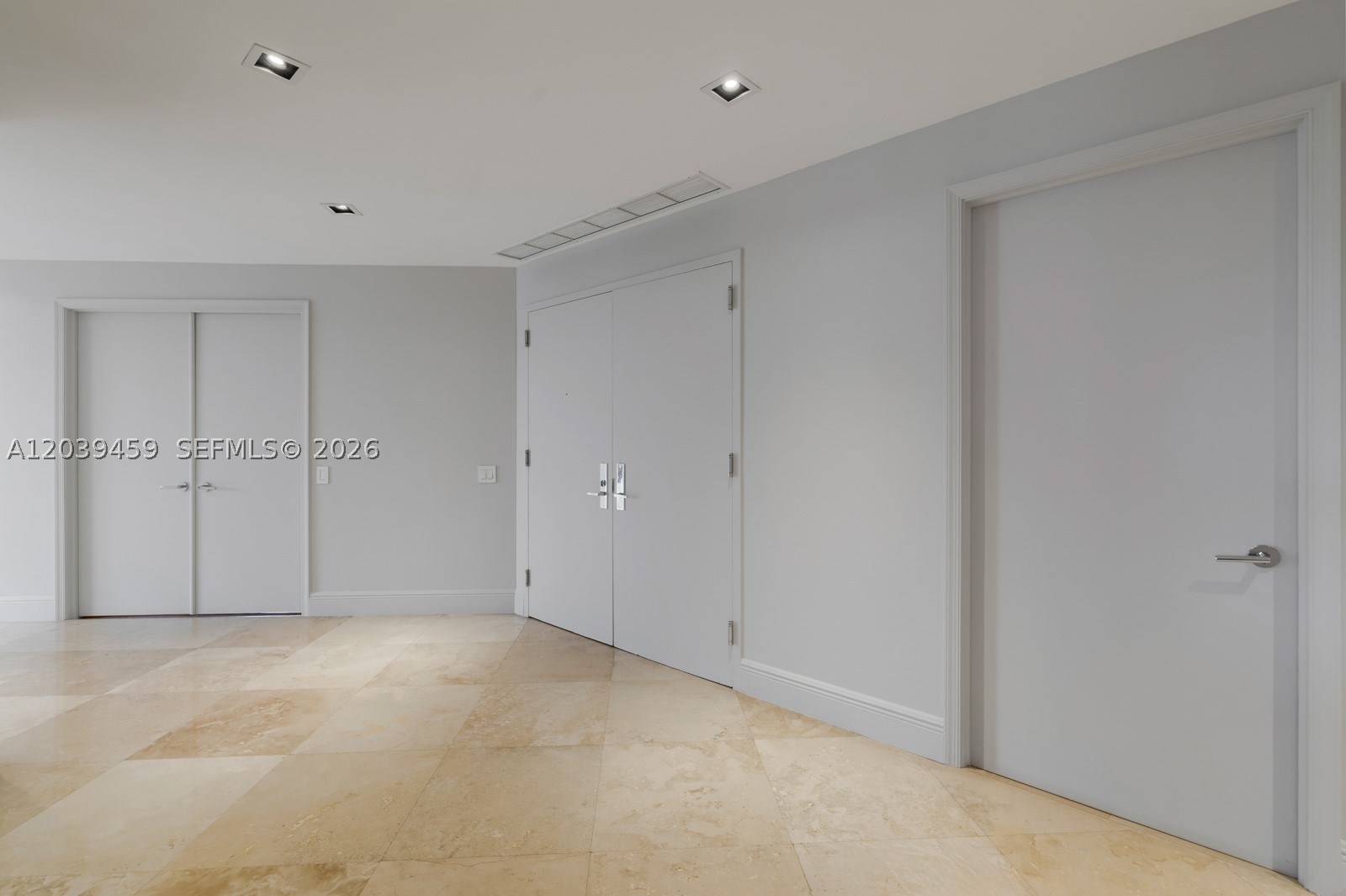 10 Edgewater Dr #4H, Coral Gables FL 33133