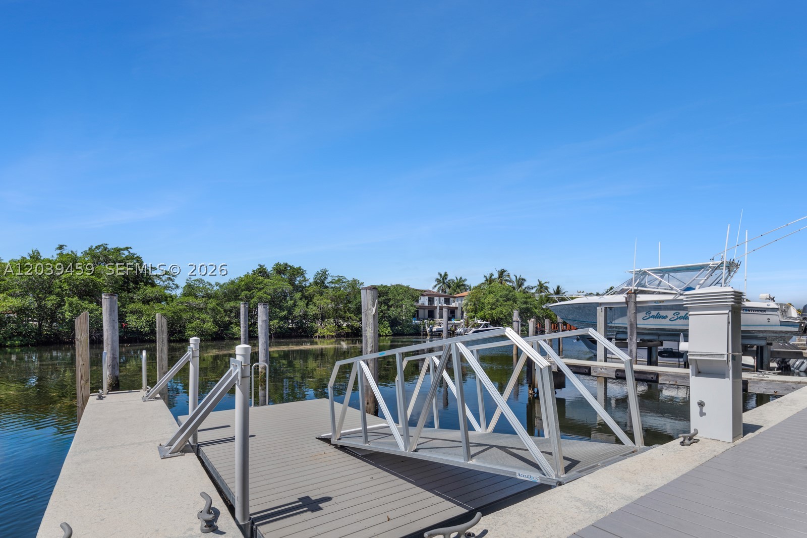 10 Edgewater Dr #4H, Coral Gables FL 33133