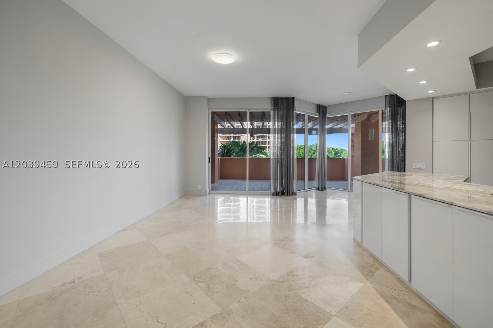 10 Edgewater Dr #4H, Coral Gables FL 33133