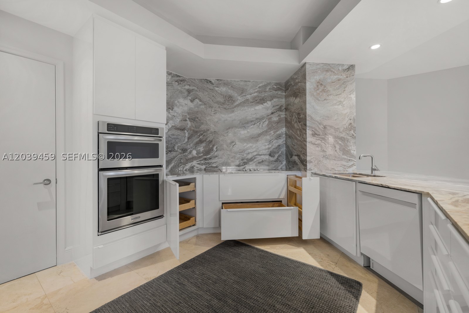 10 Edgewater Dr #4H, Coral Gables FL 33133