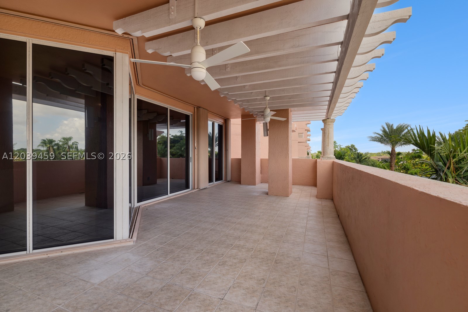 10 Edgewater Dr #4H, Coral Gables FL 33133