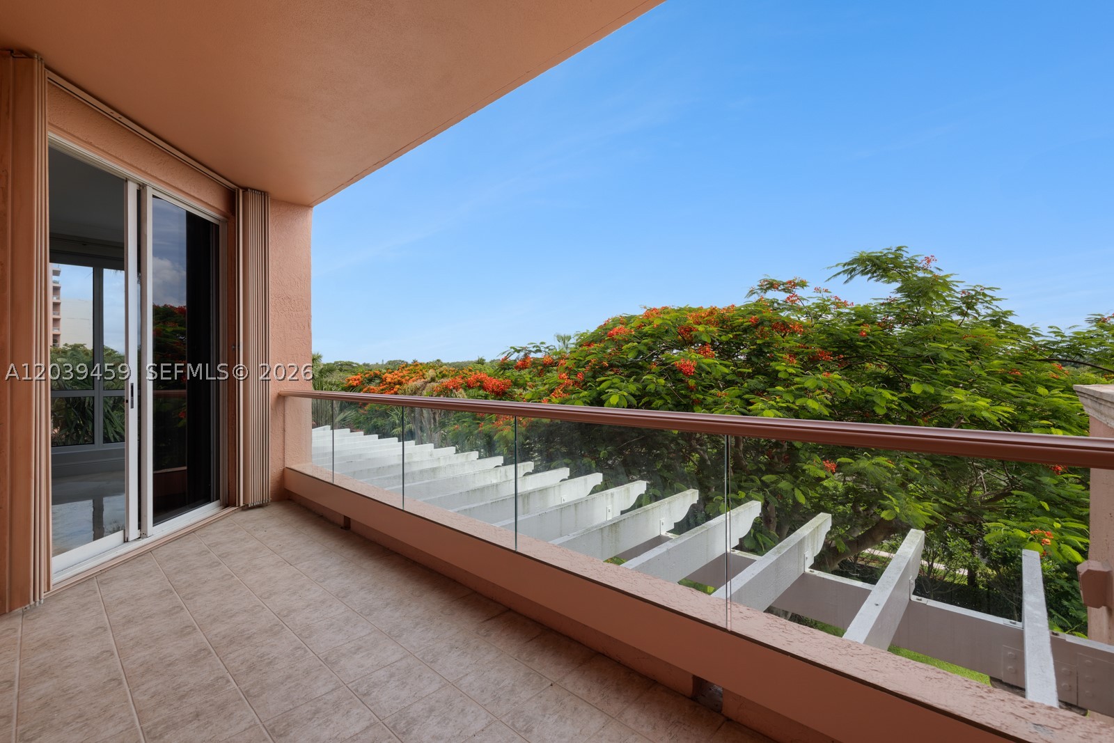 10 Edgewater Dr #4H, Coral Gables FL 33133