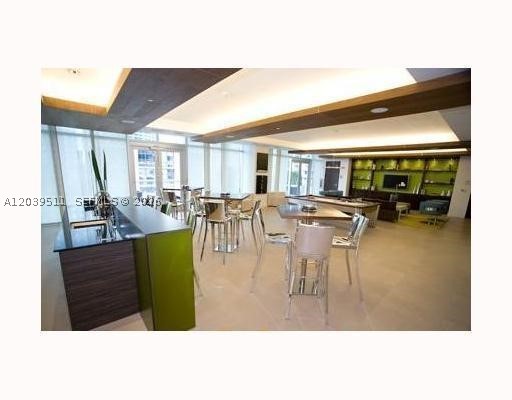55 SE 6th St #1706, Miami FL 33131