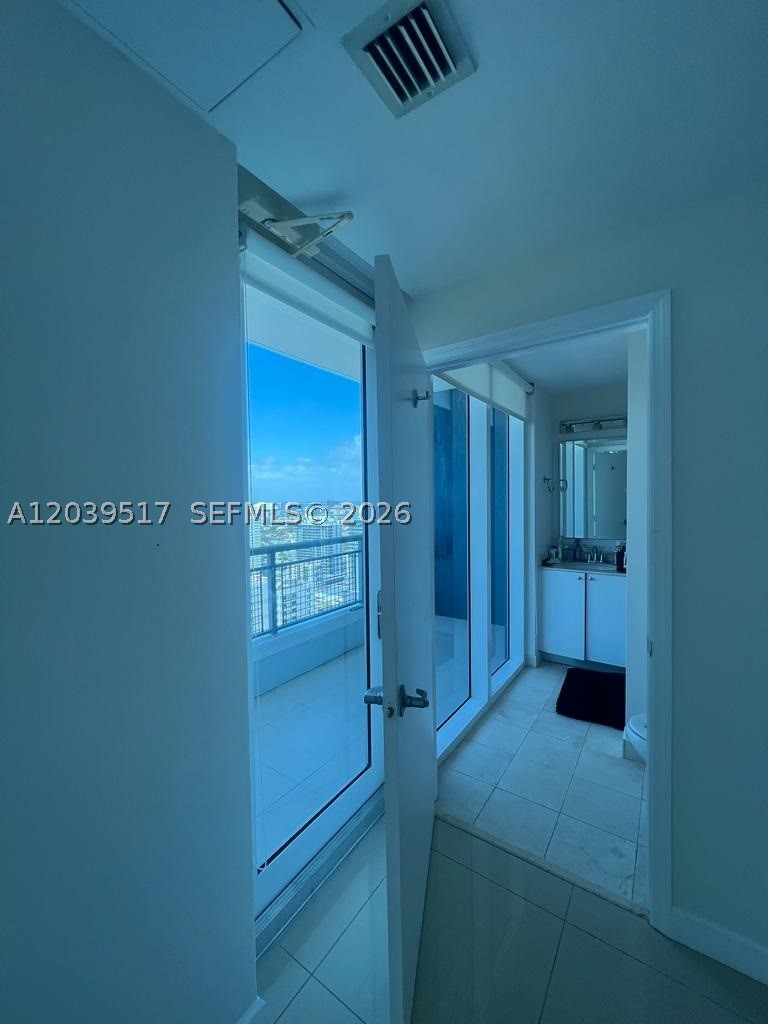 60 SW 13th St #2819, Miami FL 33130