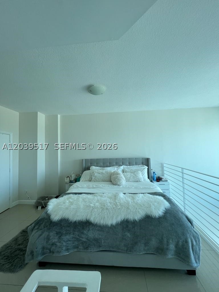 60 SW 13th St #2819, Miami FL 33130
