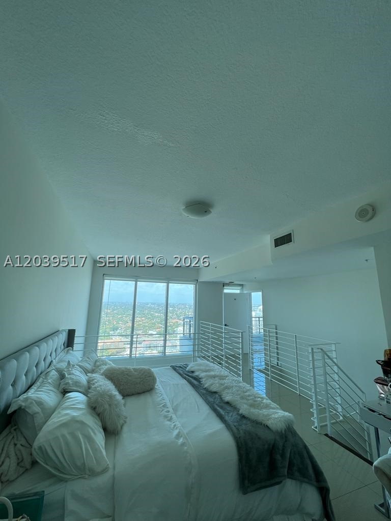 60 SW 13th St #2819, Miami FL 33130