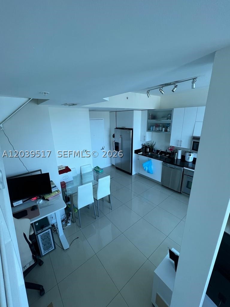 60 SW 13th St #2819, Miami FL 33130